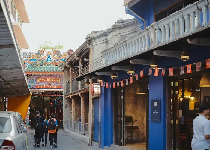 2br Stylist Rare Find China Town *
