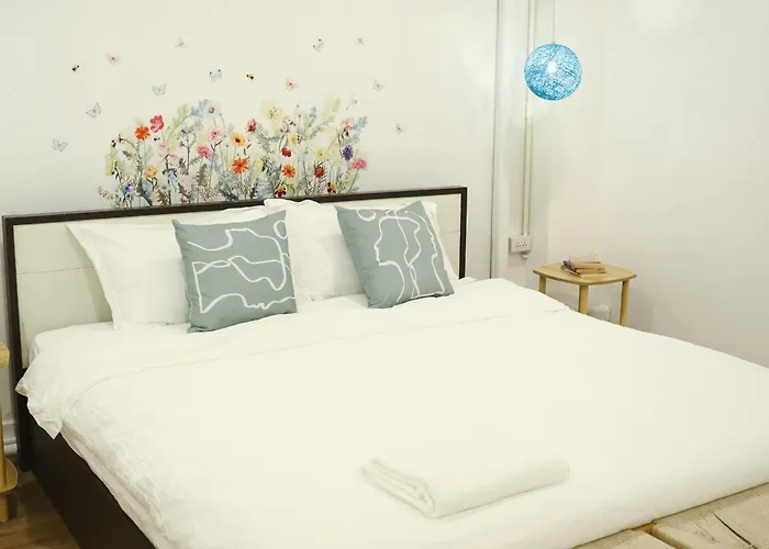 2br Stylist Rare Find China Town