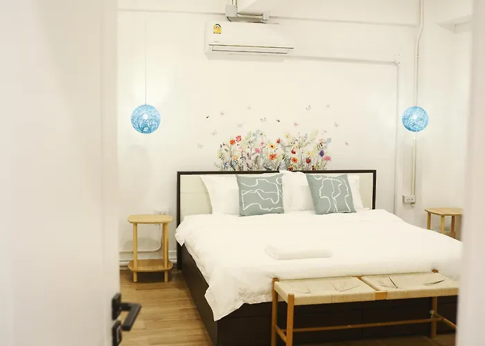 2br Stylist Rare Find China Town *